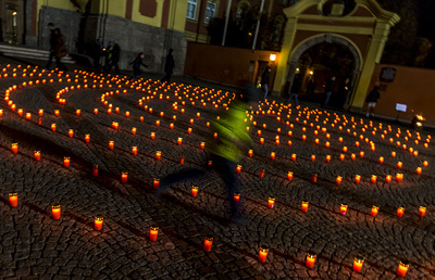 Wiltener Basilika / Innsblick, Vanessa Weingartner, Vanessa Weingartner Die Nacht der 1.000 Lichter lässt auch dieses Jahr wieder viele Orte im Kerzenschein erstrahlen.